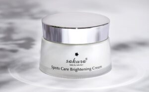 Kem dưỡng trắng da và ngăn ngừa sạm nám Sakura Spots Care Brightening Cream